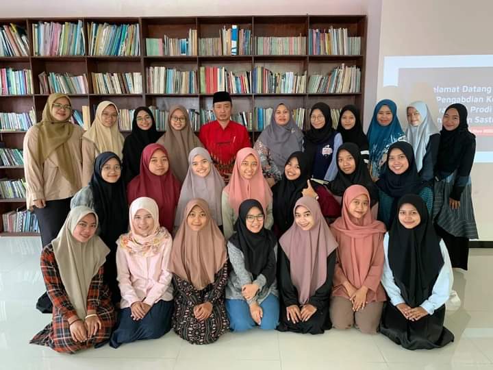 Pengembangan Literasi Bagi Mahasantri Ma’had Tabaraka Al-Islami Malang Bersama Program Studi Magister Bahasa dan Sastra Arab